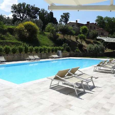 In With Garden Βολτέρρα